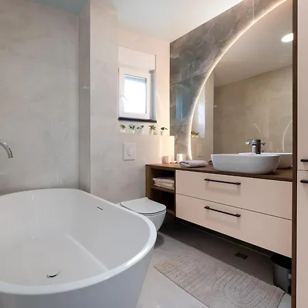 Fly 아파트 트로기르